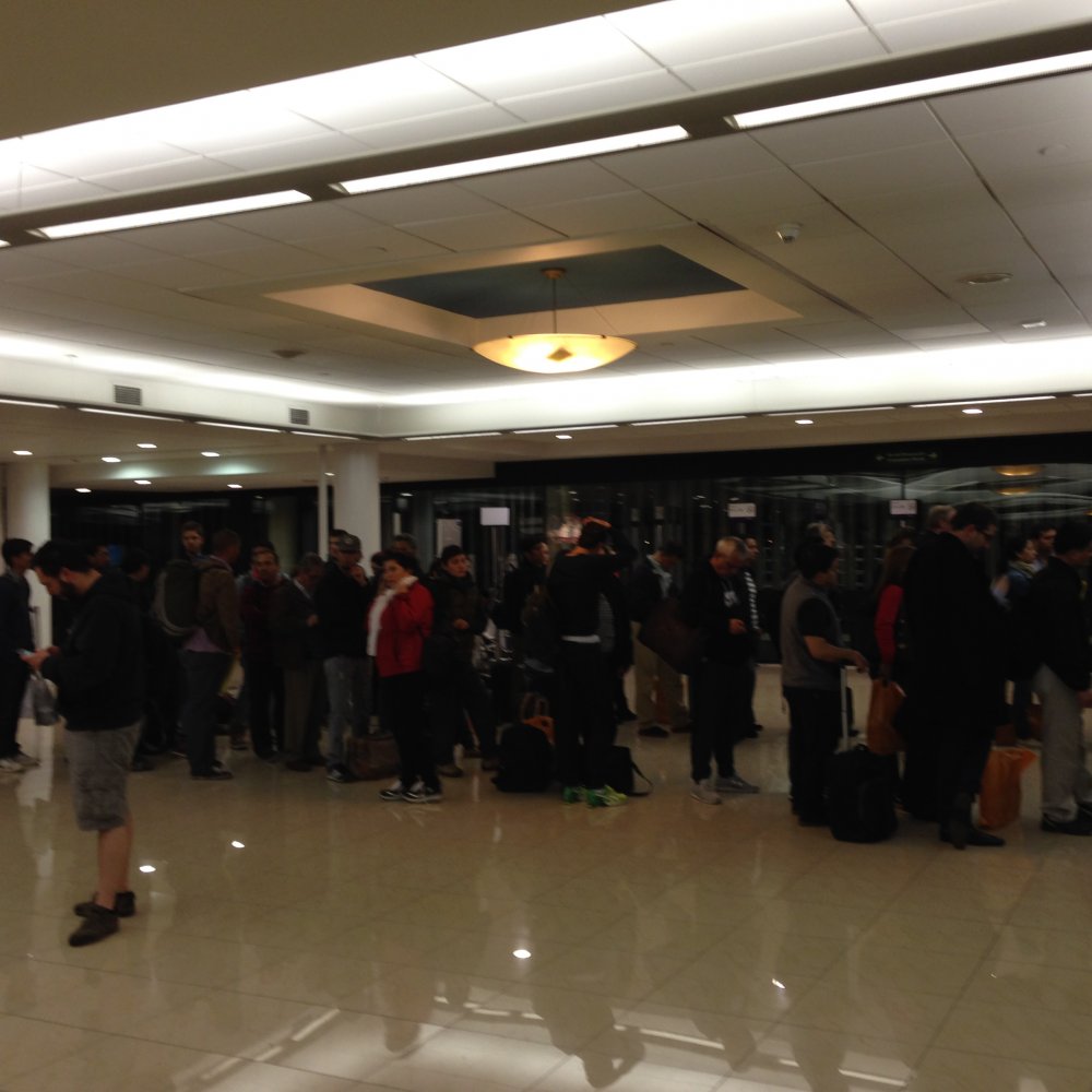 Pasajeros denuncian que vuelo de Avianca lleva más de 15 horas de retraso