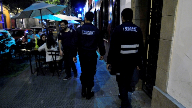 Encuesta Cooperativa: Mayoría aprueba restricción horaria para venta de alcohol