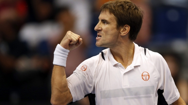 Robredo superó a Isner y avanzó a octavos de final en Valencia