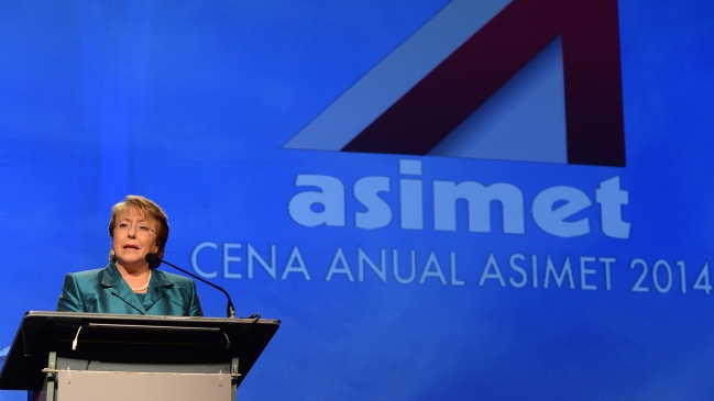 Bachelet: La política de exportación de materias primas muestra signos de fatiga