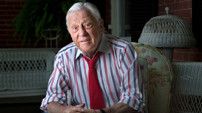 Muere a los 93 años el periodista Benjamin Bradlee, involucrado en el 