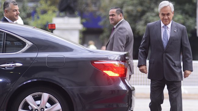 Renovación de autos de la Presidencia desató polémica entre parlamentarios