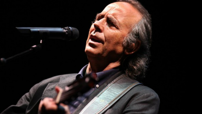Cantautor español Joan Manuel Serrat agendó regreso doble a Chile