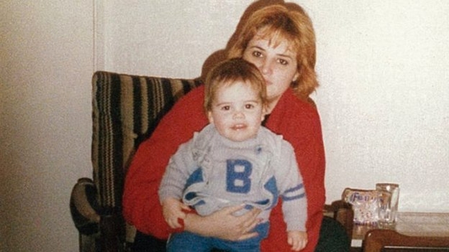 Indemnizan a mujer que no sabía que el padre de su hijo era agente encubierto