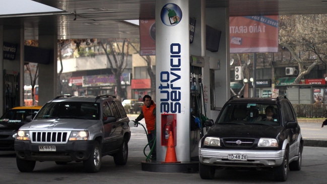 Econsult estimó que bencinas caerían 83 pesos sin el Mepco