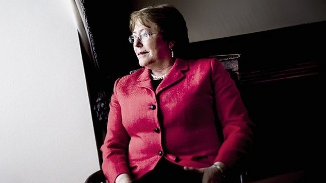 Bachelet defendió sus planes de reforma constitucional en revista alemana