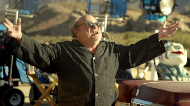 Danny DeVito destaca como invitado al nuevo videoclip de One Direction