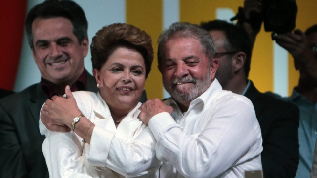 Rousseff insta al diálogo a todo Brasil y se compromete con reformas