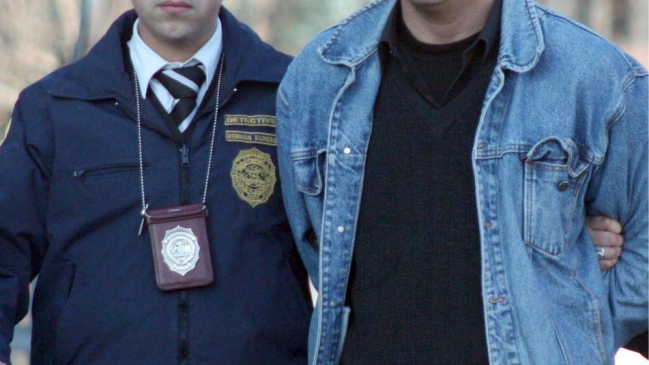 Sujeto fue detenido por grabar bajo la falda de una escolar