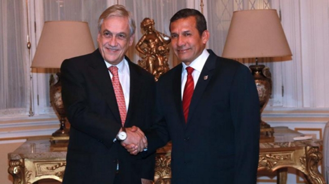 Manifestantes liderados por congresista peruano rechazaron a Piñera en Lima