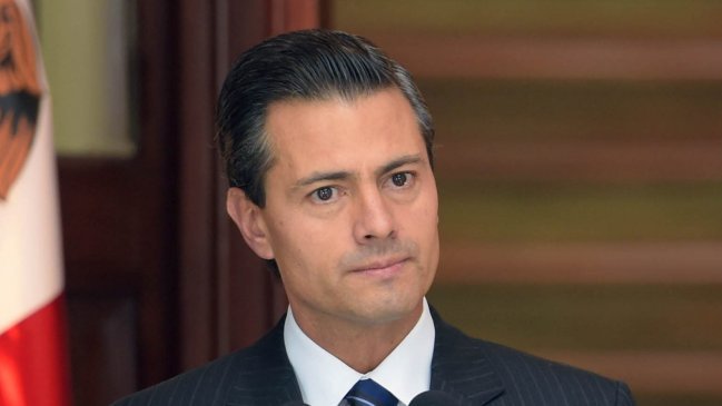 Presidente de México se reúne con familias de estudiantes desaparecidos