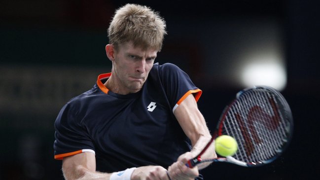 Kevin Anderson batalló para superar a Stanislas Wawrinka en Paris-Bercy