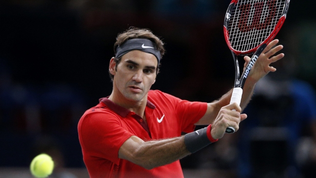 Roger Federer avanzó en Paris-Bercy y sigue a la caza del número uno
