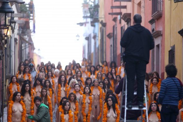 [Fotos] Spencer Tunick desnudó a cientos de mexicanas por