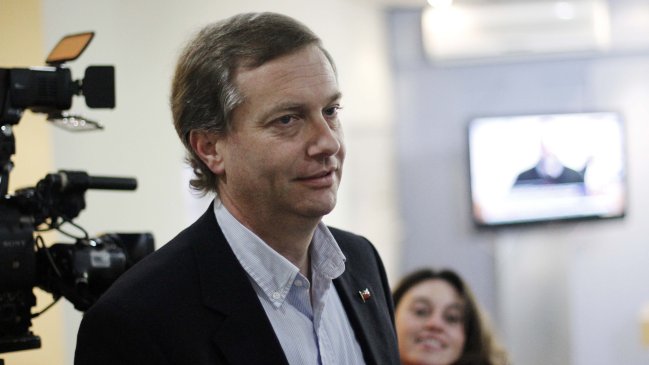 Diputados Kast y Urrutia llamaron al PC a dejar de lado la 