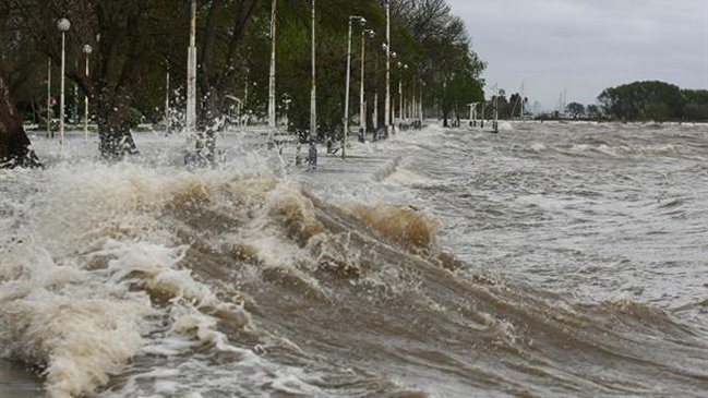 Lanzan alerta por fuertes vientos en Buenos Aires y crecida del Río de la Plata