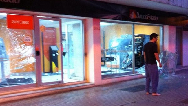 Roban cajero automático mediante bombazo en Providencia