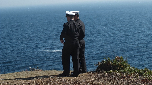 Desconocidos atacaron con bombas molotov recinto de la Armada