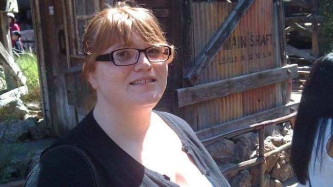 Una mujer fue detenida en EE.UU. tras lanzar de un puente a su hijo autista