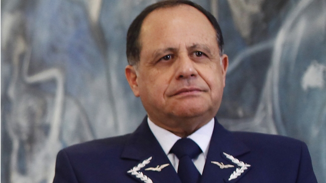 Nuevo comandante en jefe de la FACh afronta críticas tras dar por 