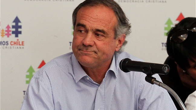 Ignacio Walker llamó a militantes a definir si se van a Fuerza Pública o siguen en la DC