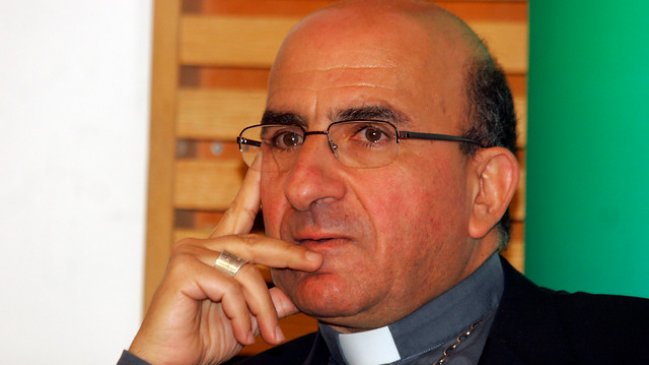 Arzobispo: Un católico no puede ser homofóbico, pero el matrimonio es entre un hombre y una mujer