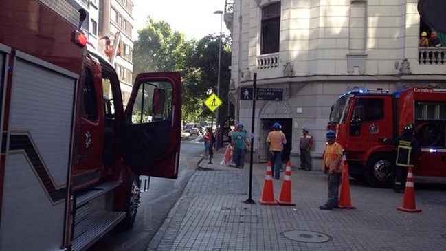 Trabajador cayó a un pozo en construcción del centro de Santiago