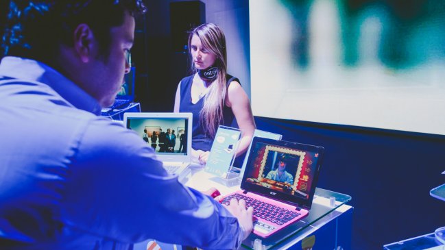 Intel presentó nuevos dispositivos con miras a compras navideñas