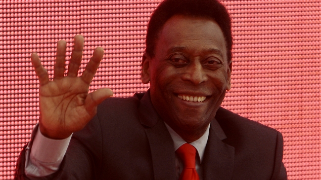 Pelé superó problemas estomacales y abandonó hospital en que fue internado