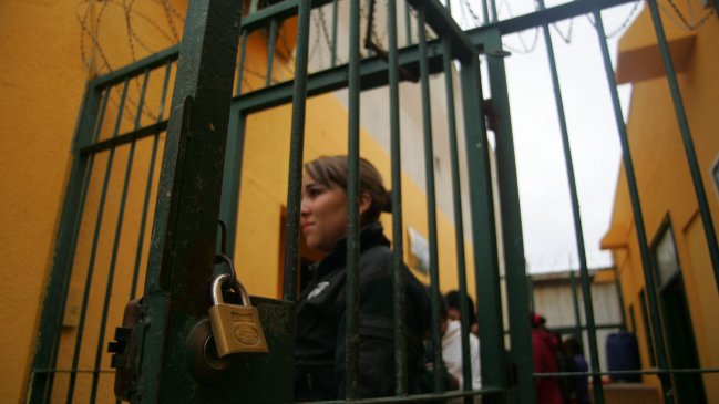 Alcaide de cárcel de Valparaíso fue relevado de su cargo tras muerte de reo