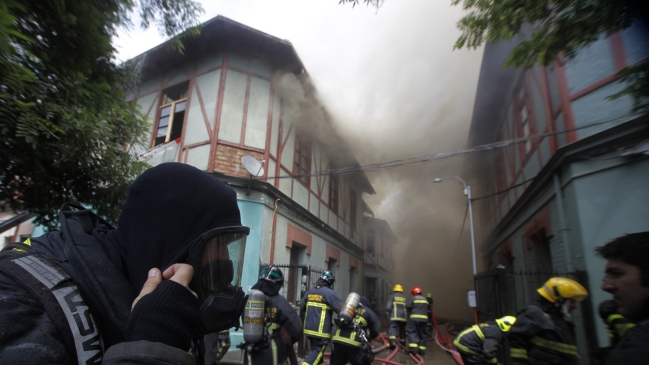 Incendio afectó a 17 viviendas en el Barrio Yungay