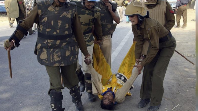 Policía india halló cuatro cuerpos en monasterio de gurú