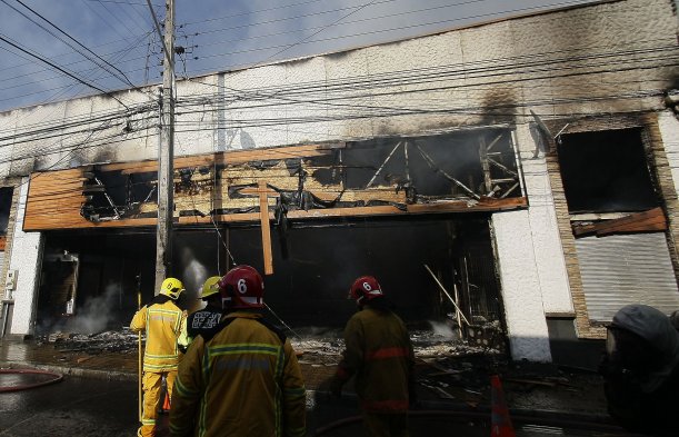 [Fotos] Incendio En Curicó Consumió Varios Locales Comerciales ...