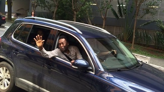 Pelé sufre de una infección urinaria tras su operación de cálculos renales