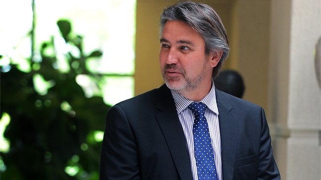 Senador PS analizó eventual fusión de comisiones para 