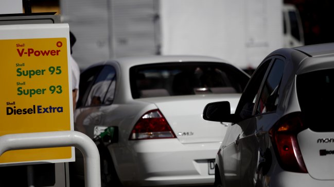 Las bencinas bajan hasta 20 pesos por litro este jueves