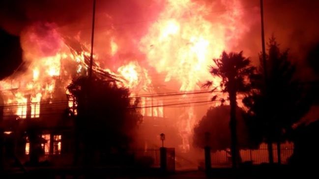 Incendio destruyó casa patrimonial en Río Bueno