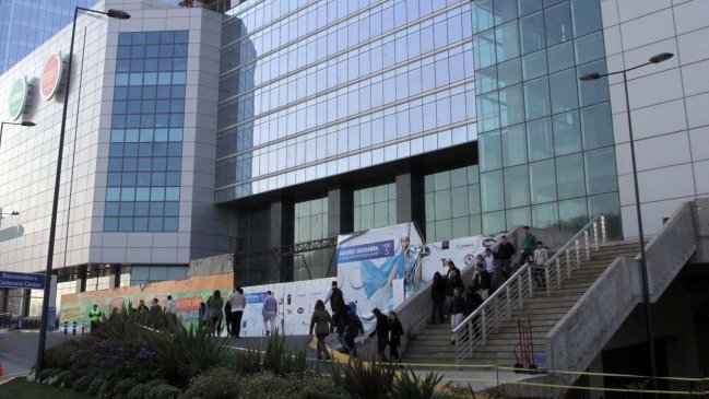 Plaza Vespucio y Costanera Center son los malls más visitados por santiaguinos