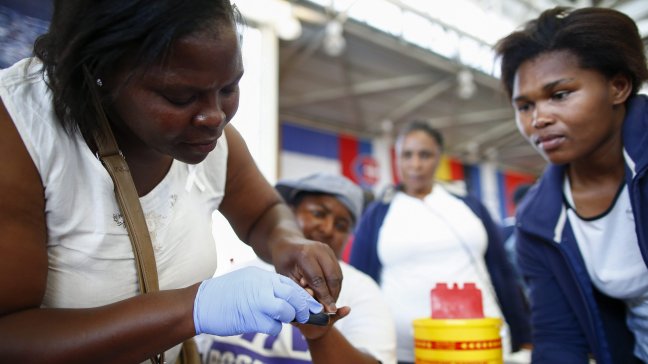 La violencia sexual y la falta de educación condenan a mujeres africanas al Sida