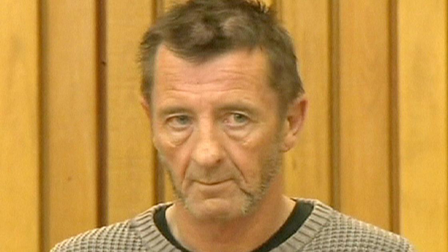 Baterista de AC/DC se declara inocente