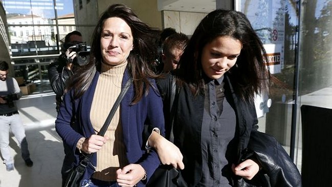 Dos familias con bebés intercambiados por error piden 15 millones de dólares