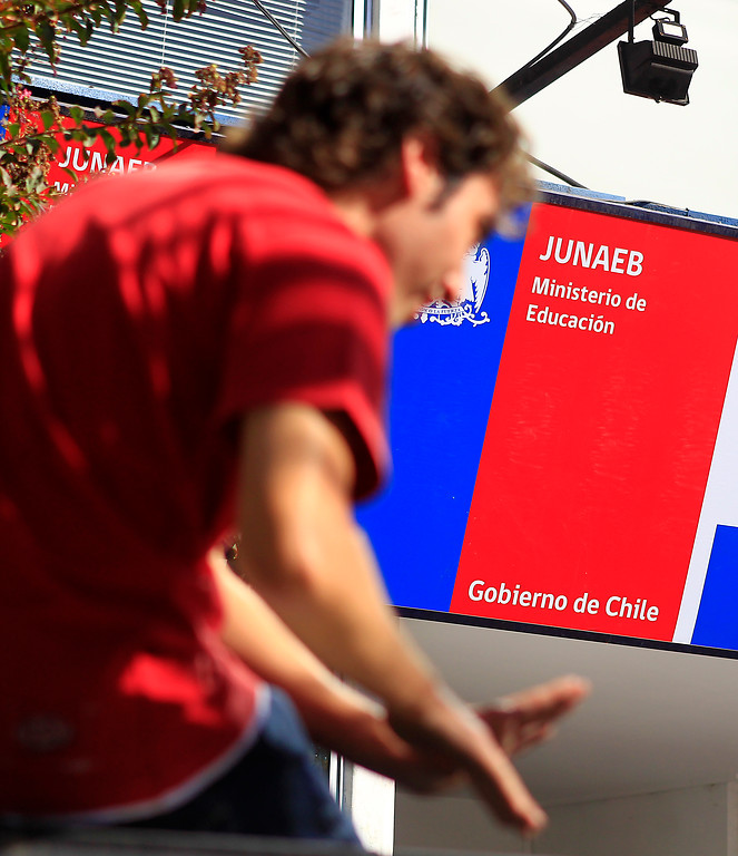 Junaeb y Conadi llamaron a postular a la Beca Indígena 2015