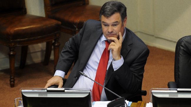 Senador Ossandón lanzó campaña para eliminar cobros en CuentaRUT