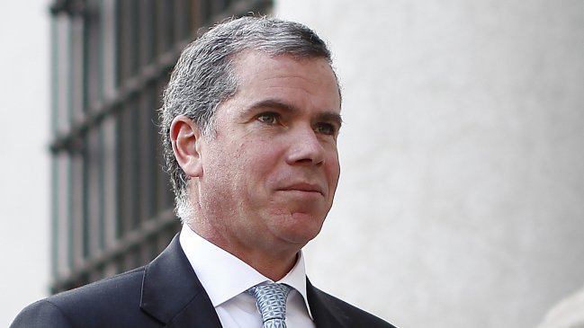 Felipe Bulnes se reúne en París con abogados por demanda boliviana