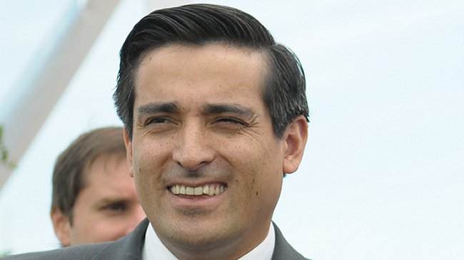 Gobierno defendió instalación de cajeros en comisarías