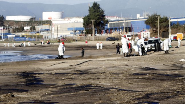 Municipio de Quintero se querelló contra ENAP por derrame de petróleo