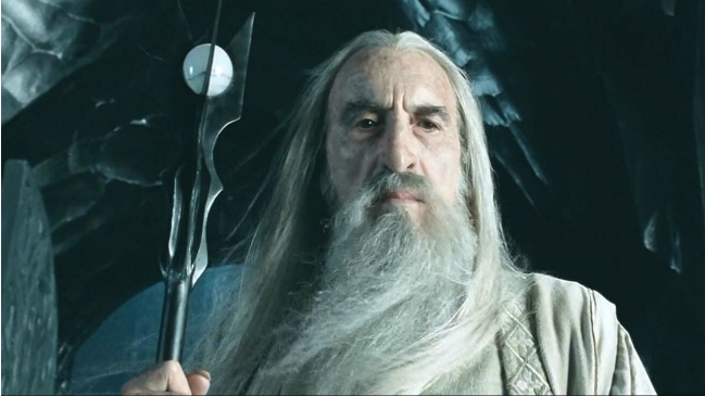 Actor Christopher Lee vuelve a sorprender con sus villancicos 
