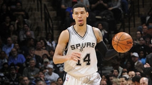 Los Spurs lograron un cómodo triunfo ante los deslucidos Knicks