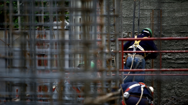 Expertos rebajan proyección de crecimiento para 2015 a 2,7 por ciento