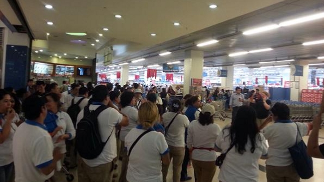 Más de 8.000 trabajadores de Lider iniciaron huelga por demandas salariales